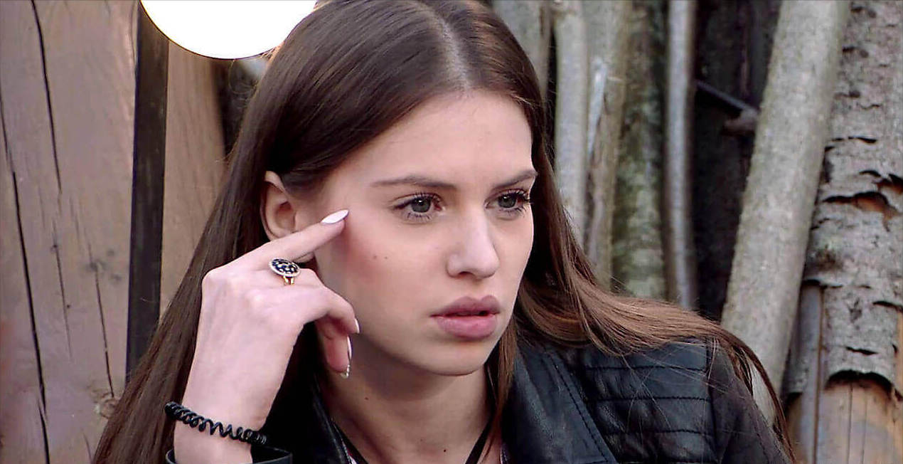 У Александры Артёмовой сейчас непростой период.