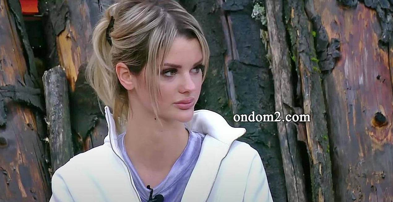 Анна Самонина изуродовала себя огромными губами.