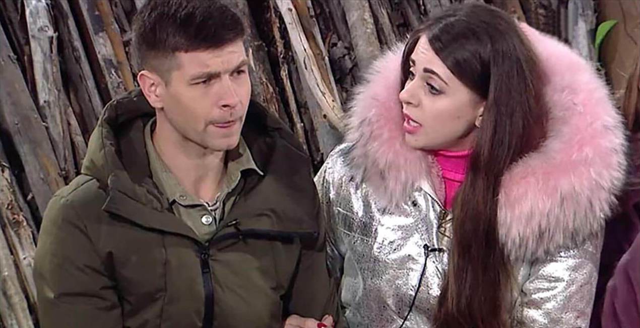 Стоит под дверью! Ольга Рапунцель сдала Дмитрия Дмитренко.