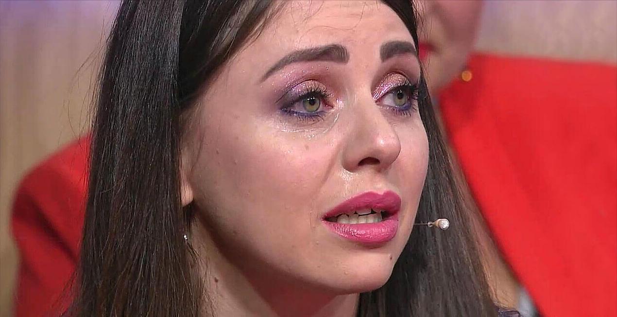 Ольга Рапунцель старалась держаться, но сорвалась в конце видео.