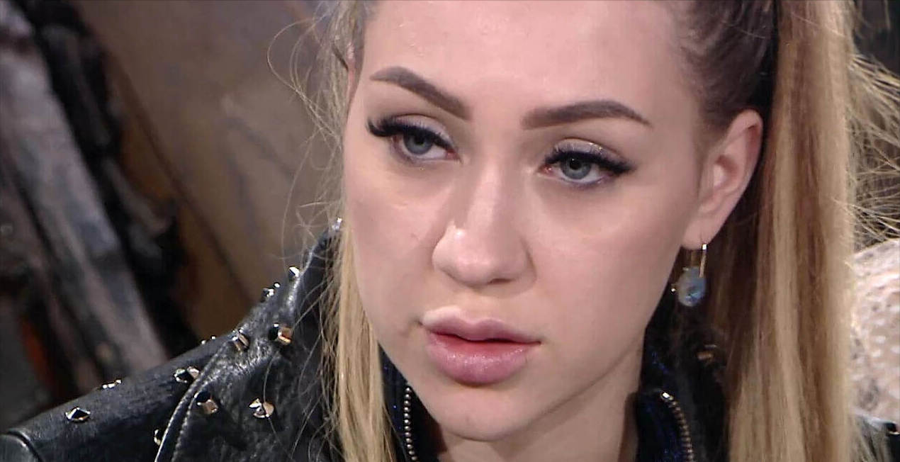 Беременная Алёна Савкина думала, что у неё схватки, но оказалось всё гораздо хуже.