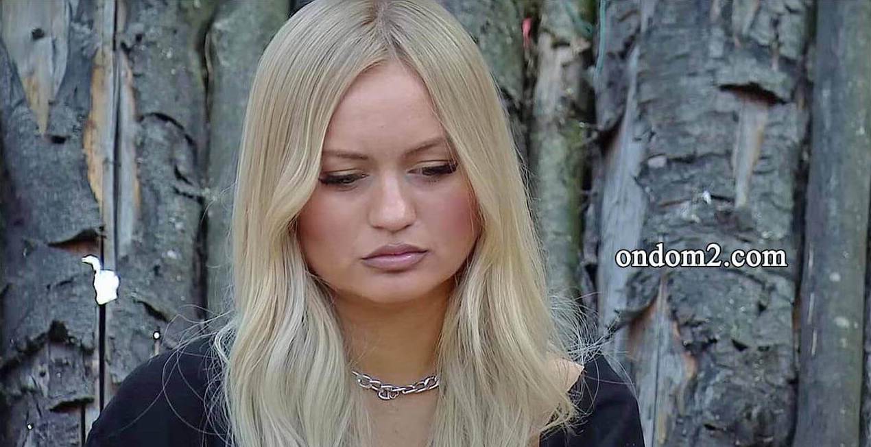 Элина Рахимова возмущена обслуживанием в салоне сотовой связи.