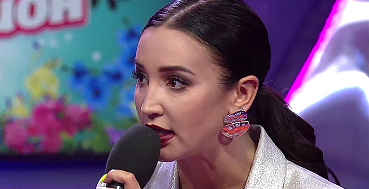 Новый позор перед зрителями. Ольга Бузова забыла про микрофон  видео