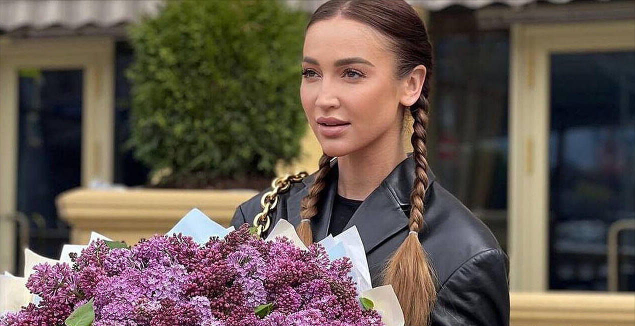 Ольгу Бузову критикуют, ведь она специально не надела трусы.