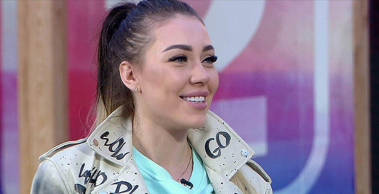 Алёна Савкина великолепна с новым оттенком волос.