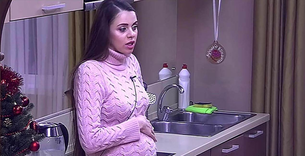 Хейтеры выложили в сеть кадры, снятые исподтишка во время родов Ольги Рапунцель.