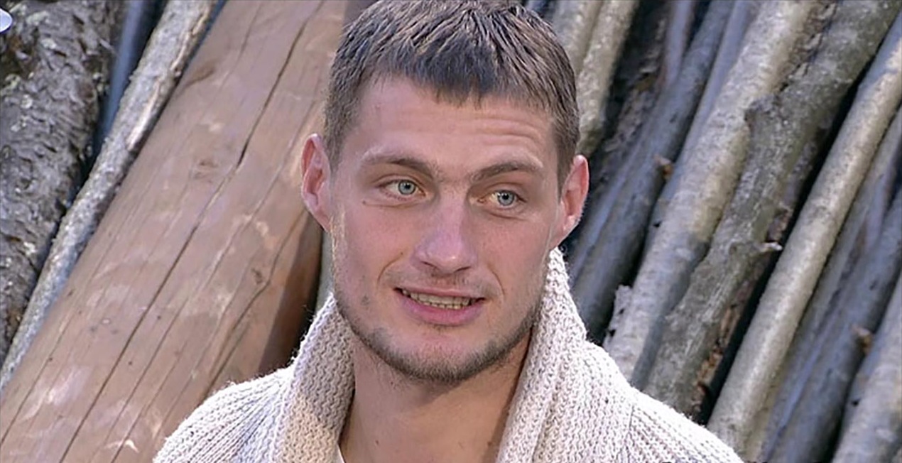 Александр Задойнов неожиданно вернулся с фронта.