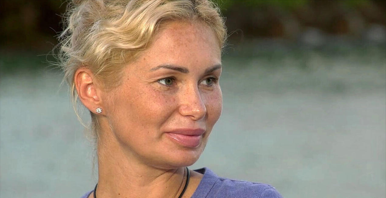 Сильно подурневшая Ангелина Монах подстриглась, покрасилась и невероятно похорошела.
