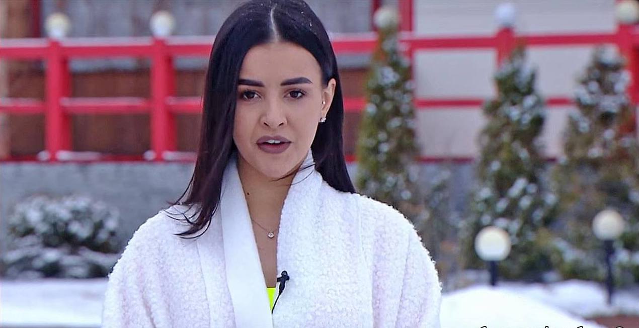 Кристина Бухынбалте показала свадебное платье.
