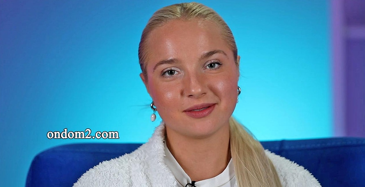 Недавно покинувшая дом 2 Настя Филиппова опозорилась в стриптиз-клубе.