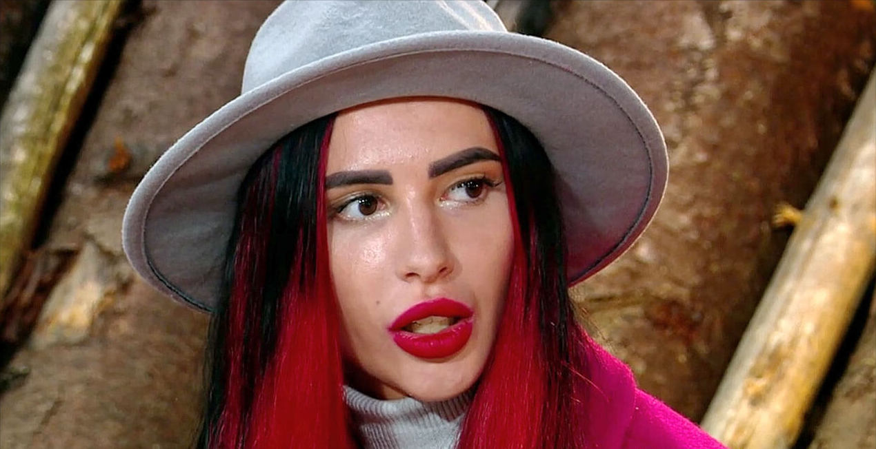 Клава Безверхова купила дом с огромным участком  фото