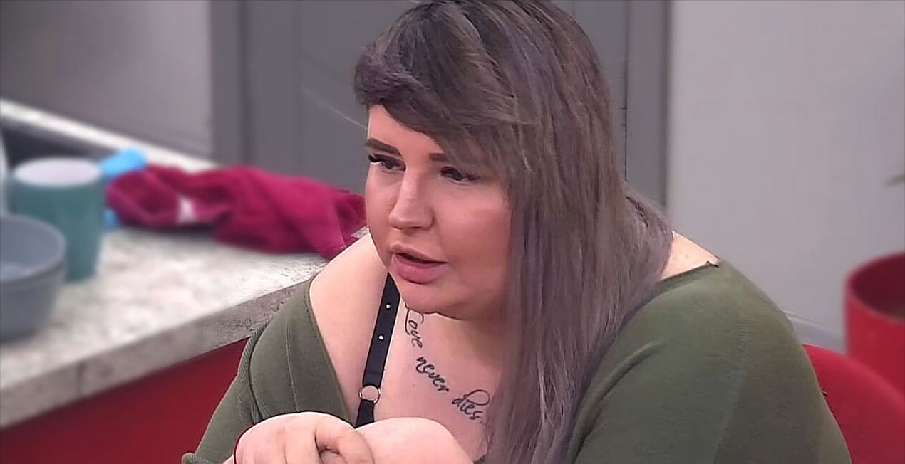 У Александры Черно пошли сильные выделения.