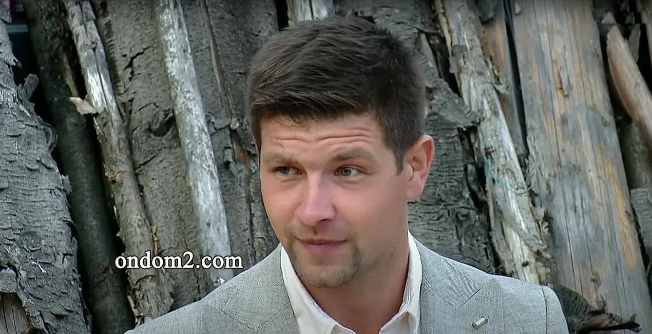 Вся Поляна гудит. Выяснилось, с кем целовался Дмитрий Дмитренко за периметром.
