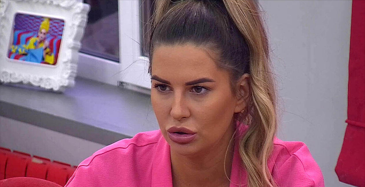 После неудачных операций Майя Донцова безобразно выглядит в купальнике видео