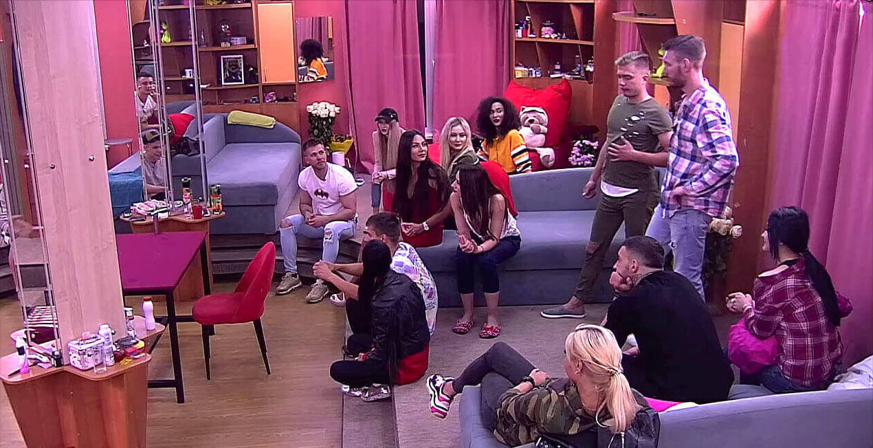 Разборки в женской спальне начались сразу после конкурса. Эфир через неделю.