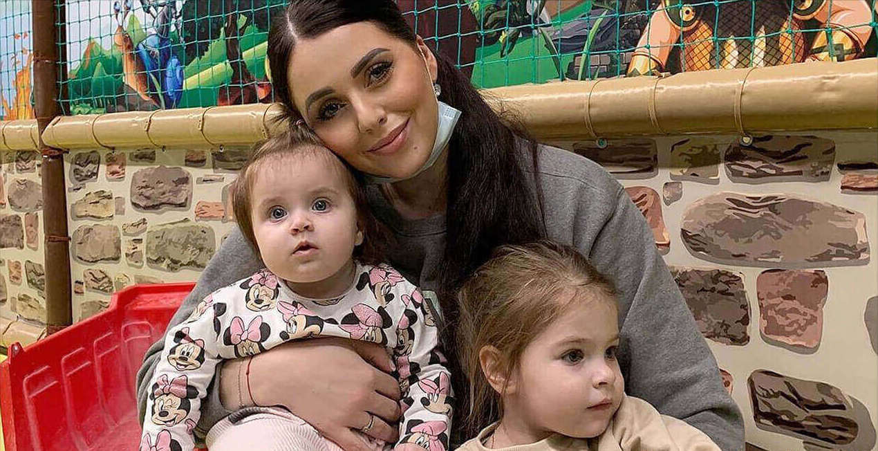 Душераздирающие кадры. Ольга Рапунцель навсегда ушла из дома с двумя дочерьми.