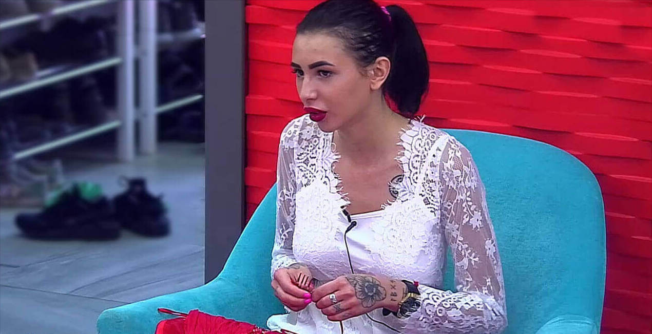 Клаву Безверхову вышвырнули из звёздной семьи.