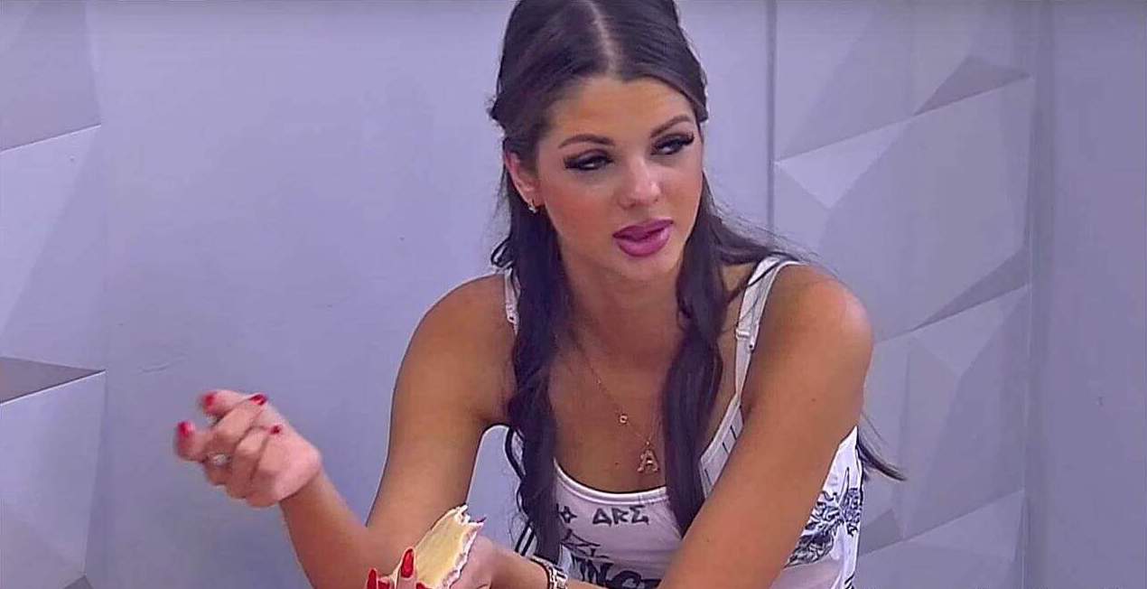 В каких условиях Анна Самонина растит дочь  видео