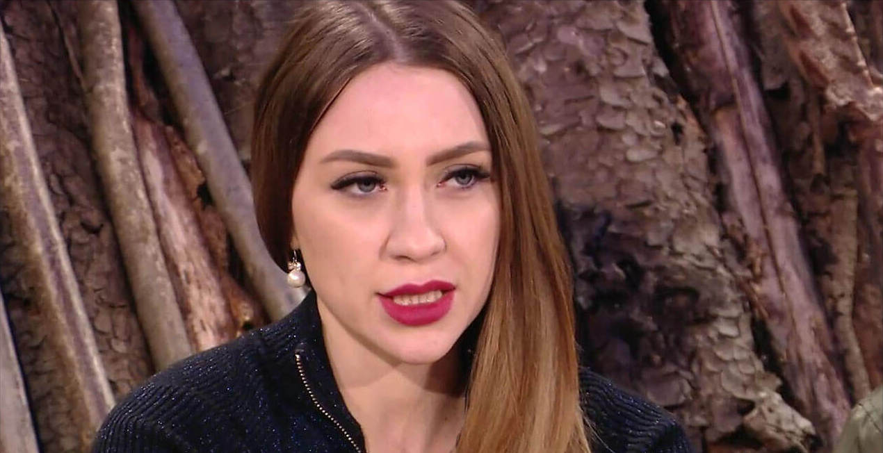 На Алёну Савкину написали в органы опеки.