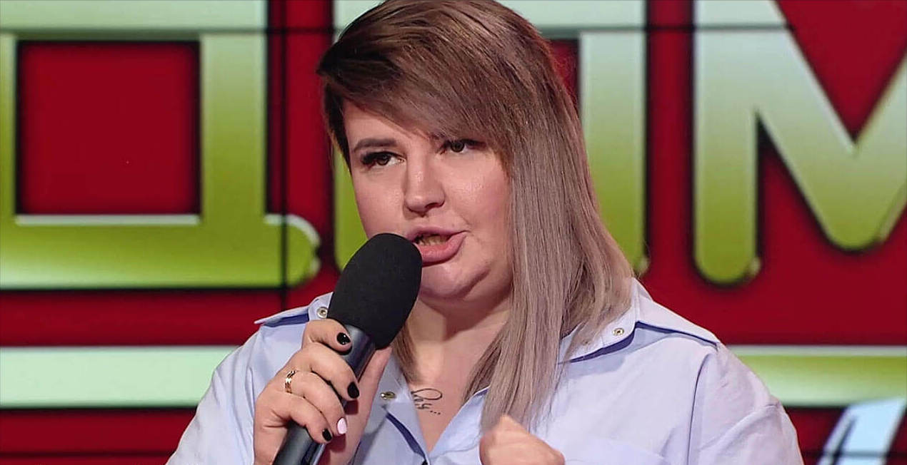 Когда Александра Черно разделась, все заметили, что её тело покрыто синяками.