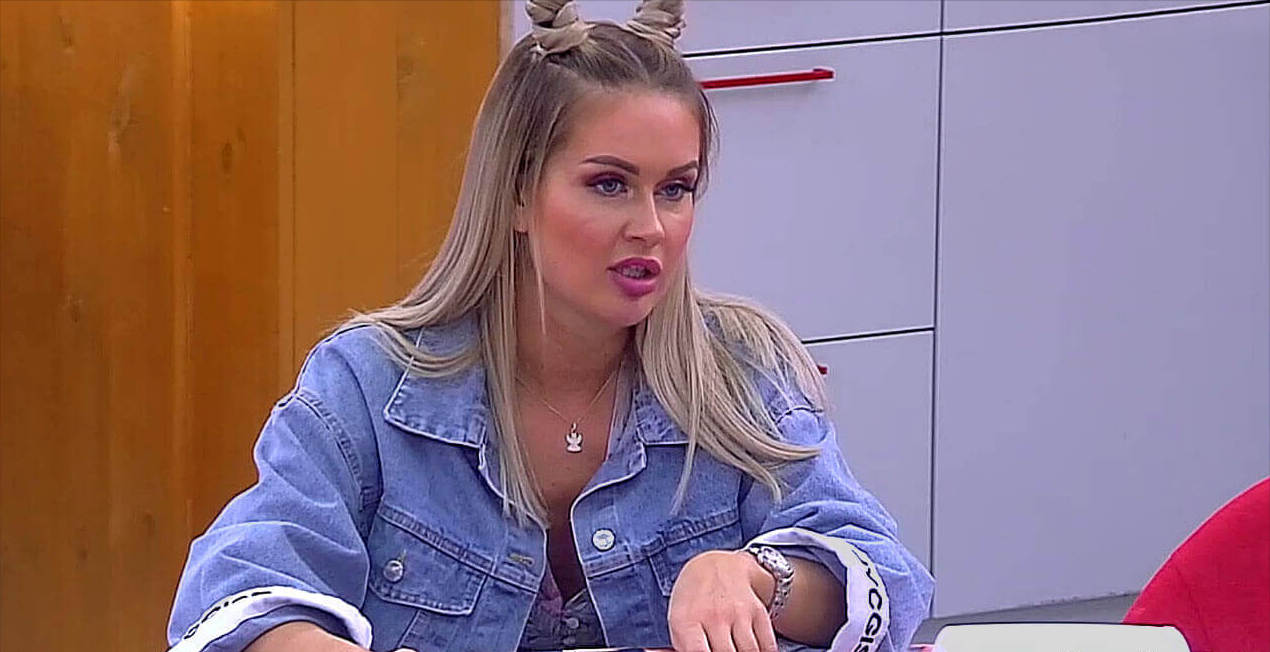Марина Африкантова выглядит откровенно плохо.