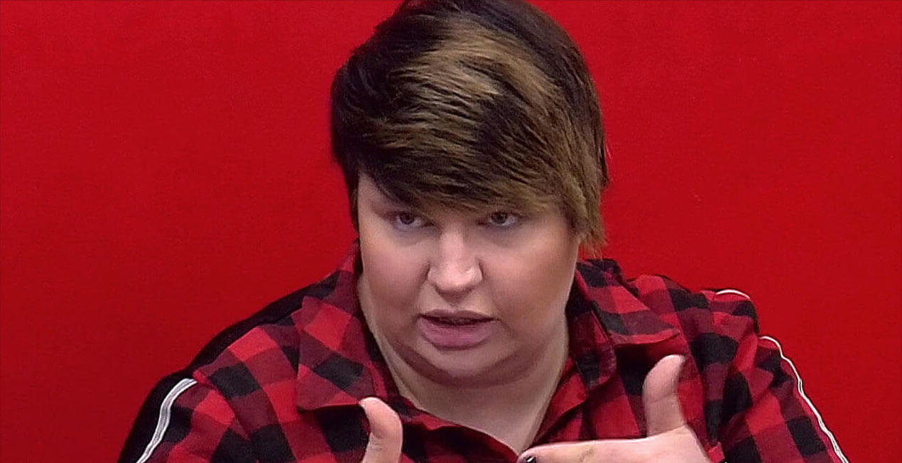 Сотрудники службы опеки пришли на квартиру к Александре Черно.