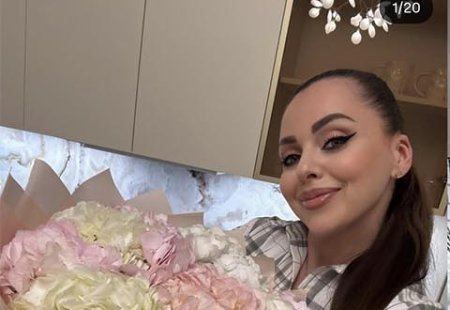 В начале июня текущего года экс-участница "Дома-2" Ольга Рапунцель опубликовала новые фотографии, которые привлекли внимание пользователей Сети к заметным изменениям в ее прическе.