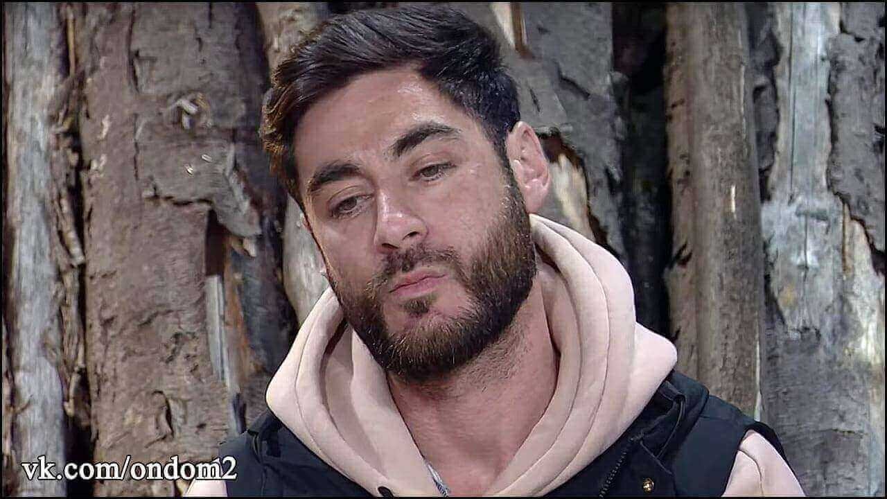 Салибекова требуют выгнать из-за скандальных фото