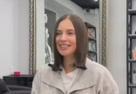 Бывшая участница реалити-шоу «Дом-2», Александра Артемова, 24 февраля 2026 года кардинально изменила прическу, что, по мнению многих, мгновенно прибавило ей лет.