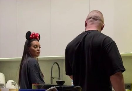 Поклонники «Дома-2» обеспокоены развитием отношений бывших участников, Игоря Григорьева и Кати Квашниковой, чьи совместные появления вне проекта стали редкостью. Накануне Игорь вновь отправился на отдых в одиночестве, продемонстрировав подписчикам компанию друзей – пары, прожившей в браке 12 лет и, по его словам, регулярно выясняющей отношения при гостях.