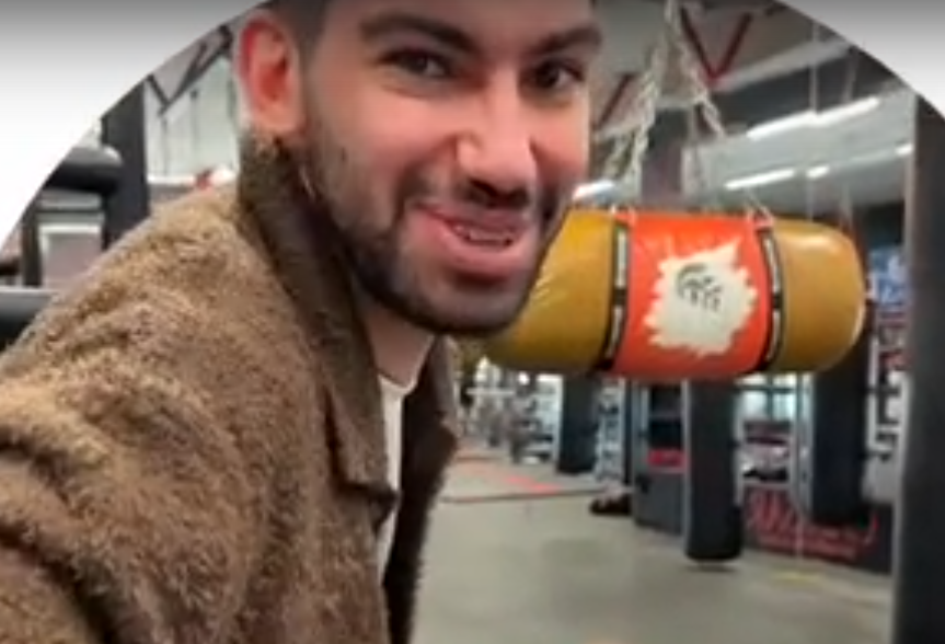 Вова Балан и Никита Гуранда давно являются непримиримыми соперниками на реалити-шоу. Их конфликт начался с разногласий из-за Элины Рахимовой, затем перерос в борьбу за статус "альфа-самцов", претендующих на внимание каждой новой привлекательной участницы. Помимо репутации на проекте, о чем мы уже писали, теперь они активно конкурируют и в качестве наставников, как на шоу, так и в своих медиа-блогах.