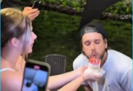 В то время как Анастасия Паршина делится в соцсетях переживаниями о "кризисе пяти лет" у их сына Андриана, его отец Никита Уманский совершил поездку в Китай.