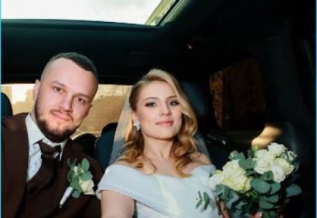 В то время как на телепроекте "Дом-2" неудачи в создании семей следуют одна за другой, бывший участник Александр Дёмин стал главной темой обсуждений в кругах, близких к шоу, благодаря своему бракосочетанию.