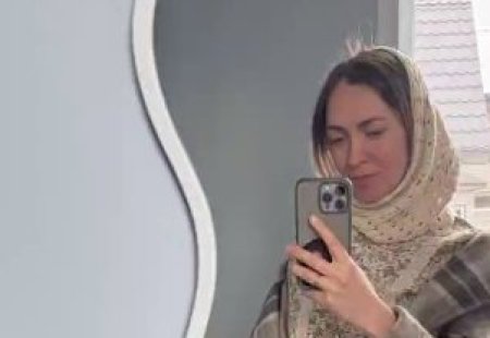 Недавно блогер Мария Круглыхина, известная по участию в «Доме-2», поделилась с подписчиками радостной новостью: она ждет четвертого ребенка. Однако эта информация не у всех телезрителей нашла положительный отклик. В комментариях появились замечания о том, что не стоит заводить детей от каждого супруга, особенно в 42 года.