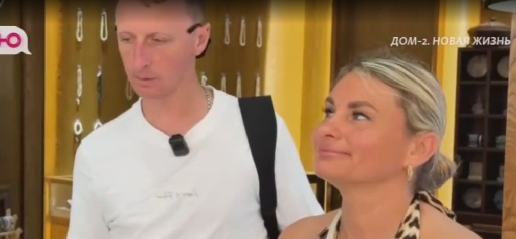 Несмотря на то, что блог Никиты Гуранды сообщал о полной гармонии в семье Граковичей, их пребывание в Китае оказалось полным эмоциональных перепадов. Эфир «Дома-2. Китайские каникулы» от 25 марта 2026 года начался для Альберта и Вероники с идиллического настроения, но к вечеру обернулся очередным конфликтом.