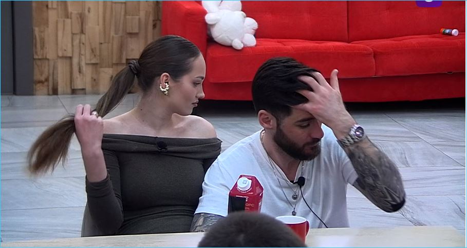 Виктория Салибекова откровенно заявила: горшок её сына Леончика, ранее использовавшийся как средство борьбы с неугодными, в частности со Степаном Карповым, теперь получил иное применение.