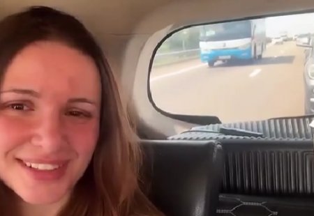 Долгожданная встреча произошла: Андрей Чуев, известный по "Дому-2", счастлив воссоединению с сыном Сашей после многомесячной разлуки. Мальчик планирует остаться жить с отцом. Бывшая жена Чуева также выражает радость, однако ее предыдущие посты о неблаговидных поступках Андрея спровоцировали волну неудобных вопросов со стороны ее аудитории.