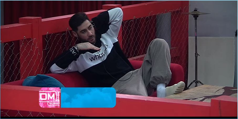 Вскоре после появления в интернете сведений о недовольстве Тиграна Салибекова текущей обстановкой на проекте, где новички сформировали коалицию вокруг Степана Карпова и Клавдии Ермакович, среди поклонников шоу вспыхнули активные дискуссии.