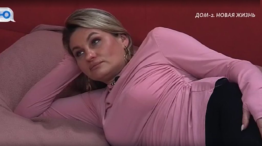 Причиной разлада в паре Альберта и Вероники стал инцидент после их примирения. Мать Альберта, рассердившись на сына, сменила замки в его квартире. В результате Гракович лишился жилья, а вскоре его супруга Вероника уехала в Беларусь.