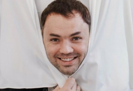 Александр Гобозов, знакомый зрителям по реалити-шоу «Дом-2», снова переживает радость отцовства. В их семье со Светланой появился на свет сын, ставший для Александра уже третьим ребенком.