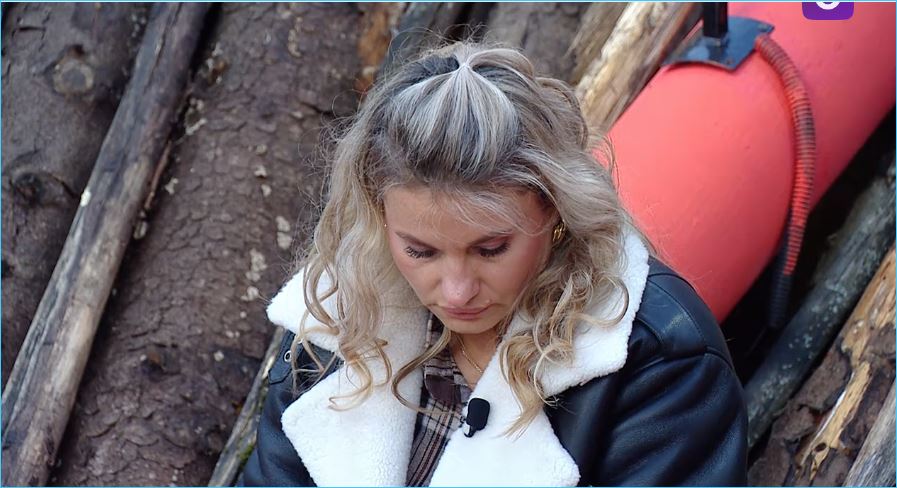 Ведущая Ольга Орлова, полгода назад активно способствовавшая сближению Вероники Гракович и Артема Гавришова, вряд ли предполагала, что ей самой придется убеждать Альберта Граковича остаться на проекте, предотвращая его уход.