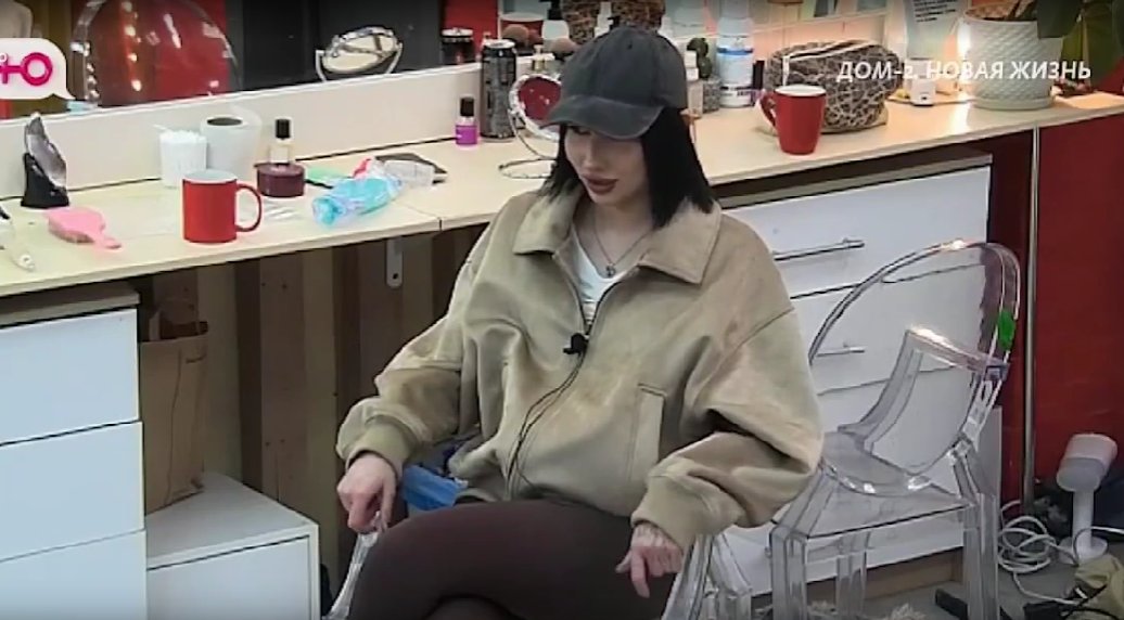 На проекте "Дом-2" появился участник, Степан Карпов, открыто заявляющий о своей способности к сомнительным поступкам и призывающий девушек быть осторожными. В выпуске "Дом-2. Новая жизнь" от 18 марта 2026 года стало известно, что Степан вступил в интимную связь с Ксенией Нечаевой по условиям пари. Он был уверен в чувствах Ксении и поспорил с Никитой Утенковым, что сможет её "пошевелить". После того как они провели время вместе, детали этого спора стали достоянием общественности.