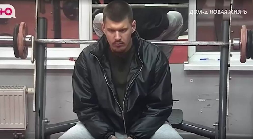 Прежде всего, о ключевом событии: в ходе голосования, где состязались Степан и Тигран, первый набрал 11 голосов, тогда как второй получил 7. Тигран воспринял это как свою победу и не скрывал радости, но его триумф оказался недолгим. Все подробности произошедшего будут доступны в выпуске "Дом-2 После заката" 27 марта 2026 года.