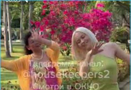 После того как в сеть просочились кадры прибытия съемочной группы на китайскую локацию проекта «Дом-2», возник закономерный вопрос: почему в её составе оказалась профессиональный фотограф?