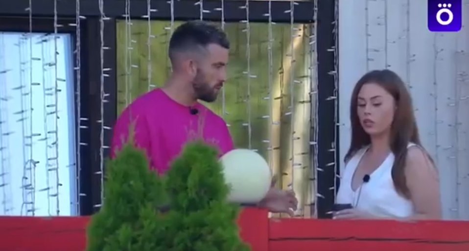 Екатерина Квашникова продолжает настаивать, что, несмотря на совместное проживание, они с Игорем Григорьевым не являются парой, и ей необходимо собственное жилье. Бывшая участница телепроекта "Дом-2" активно ищет работу и выражает готовность участвовать в различных проектах, поскольку осознает, что может полагаться только на себя. На фоне жалоб на постоянный стресс, Катя не забывает о прошлых разногласиях с Игорем, демонстрируя фрагменты эфиров, где он проявлял симпатию к Екатерине Гориной.