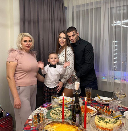 Новогодние фото бывших участников Дом 2