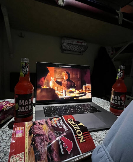 Евгений Ромашов и Настя Бигрина отправились в отпуск