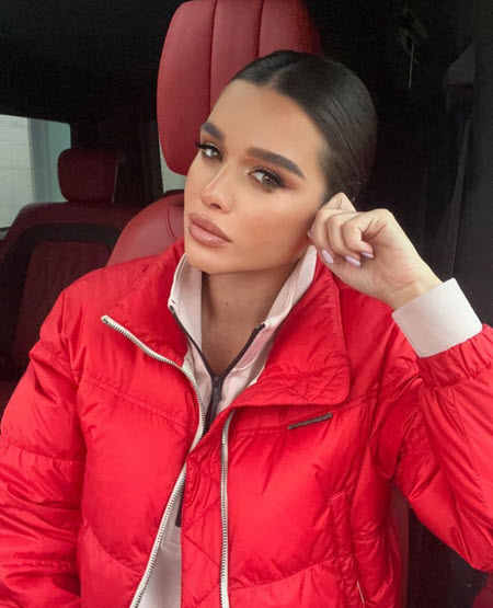 Блогер Лена Миро считает, что Ксения Бородина до сих пор не отпустила Курбана