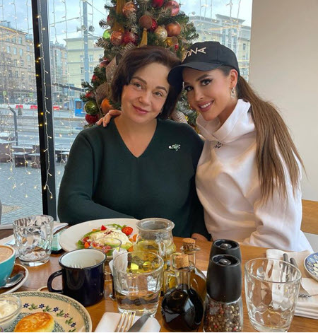 Ирина Бузова про отношения между своими дочерями Ольгой и Анной