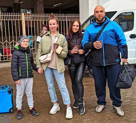 Ольга Ветер приехала за сыном в Севастополь